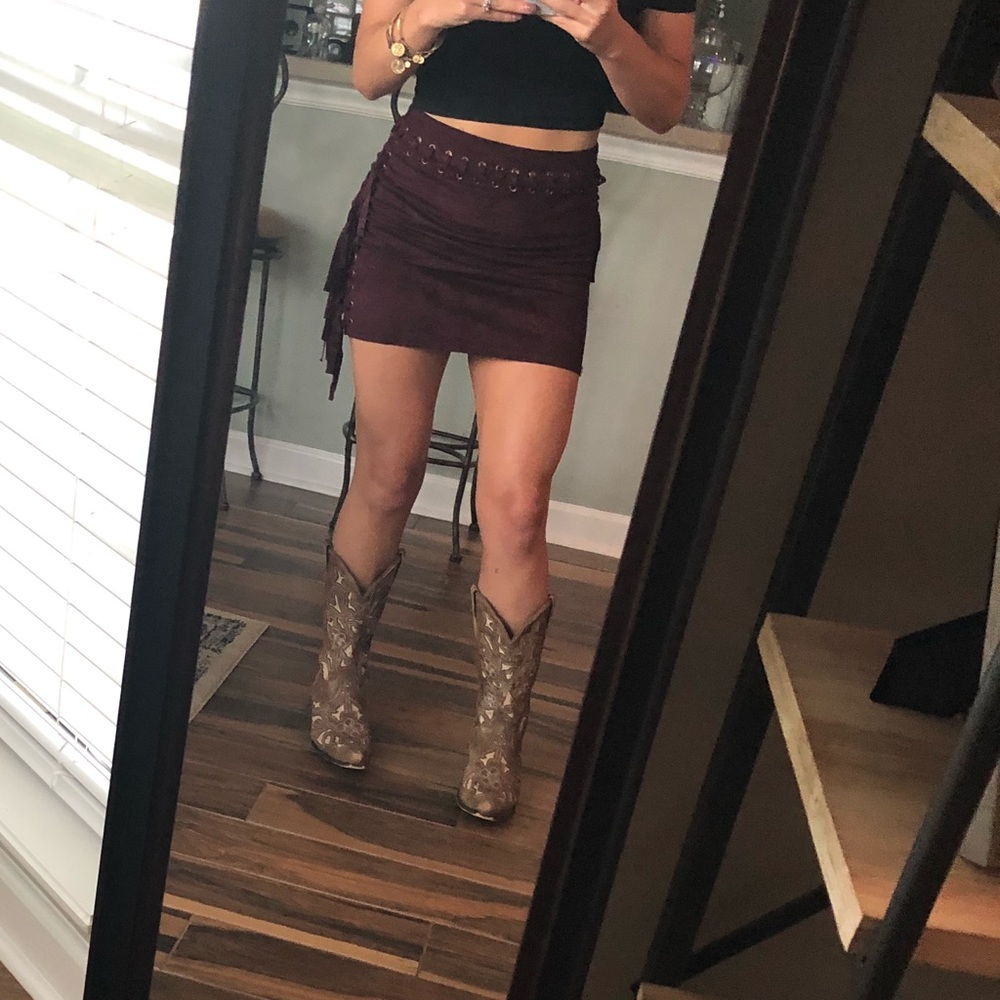 Garnet mini skirt. Faux suade with fringe